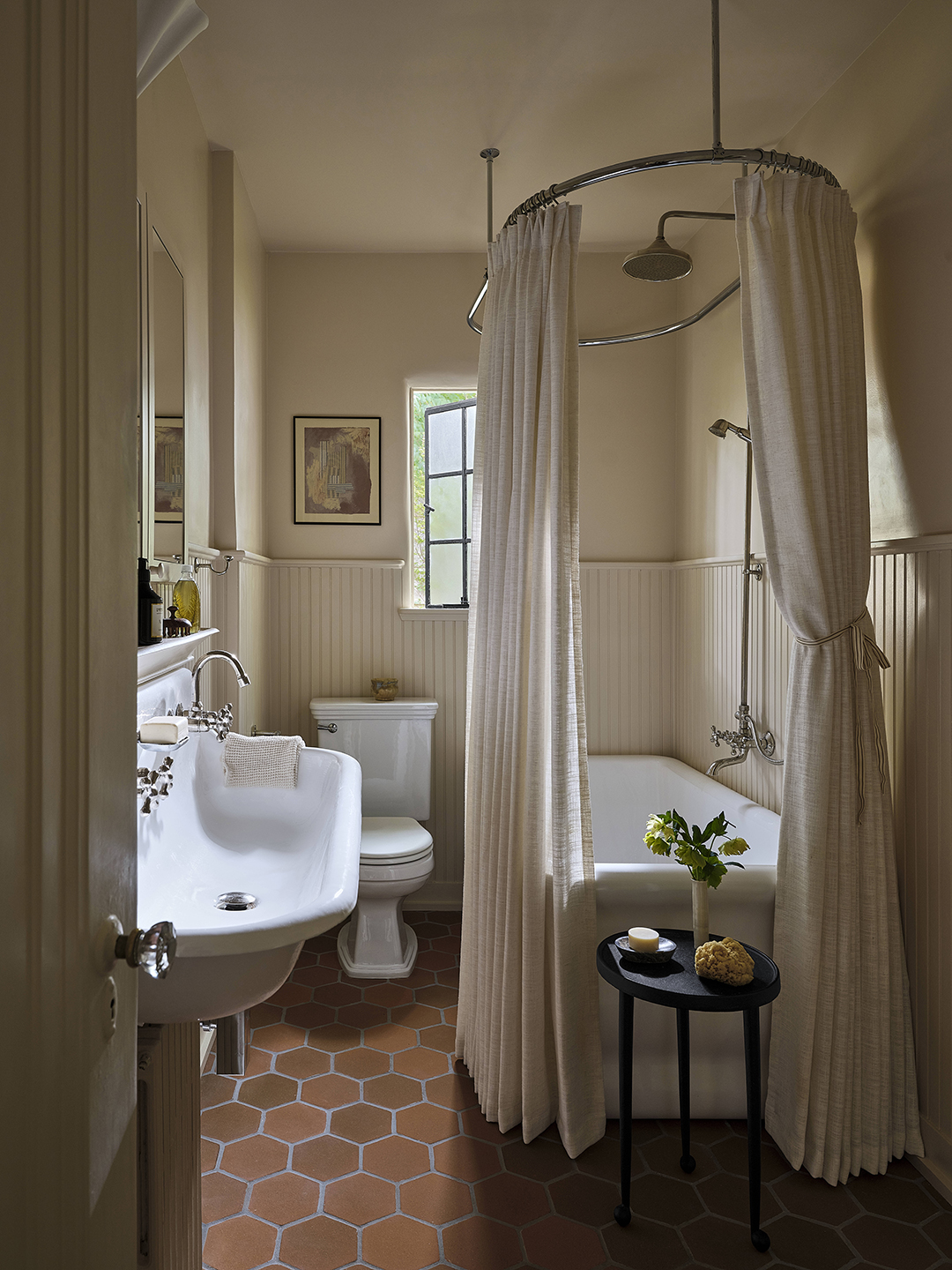 small bathroom with tub