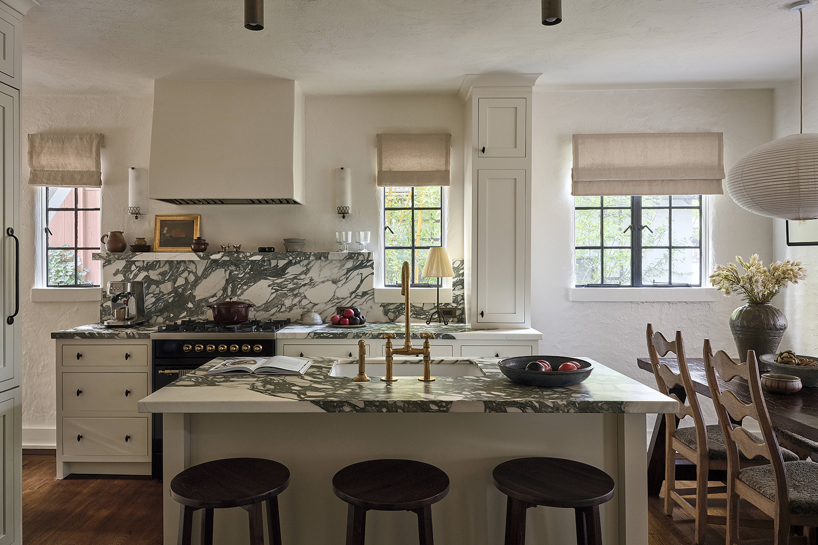 marble kitchen island