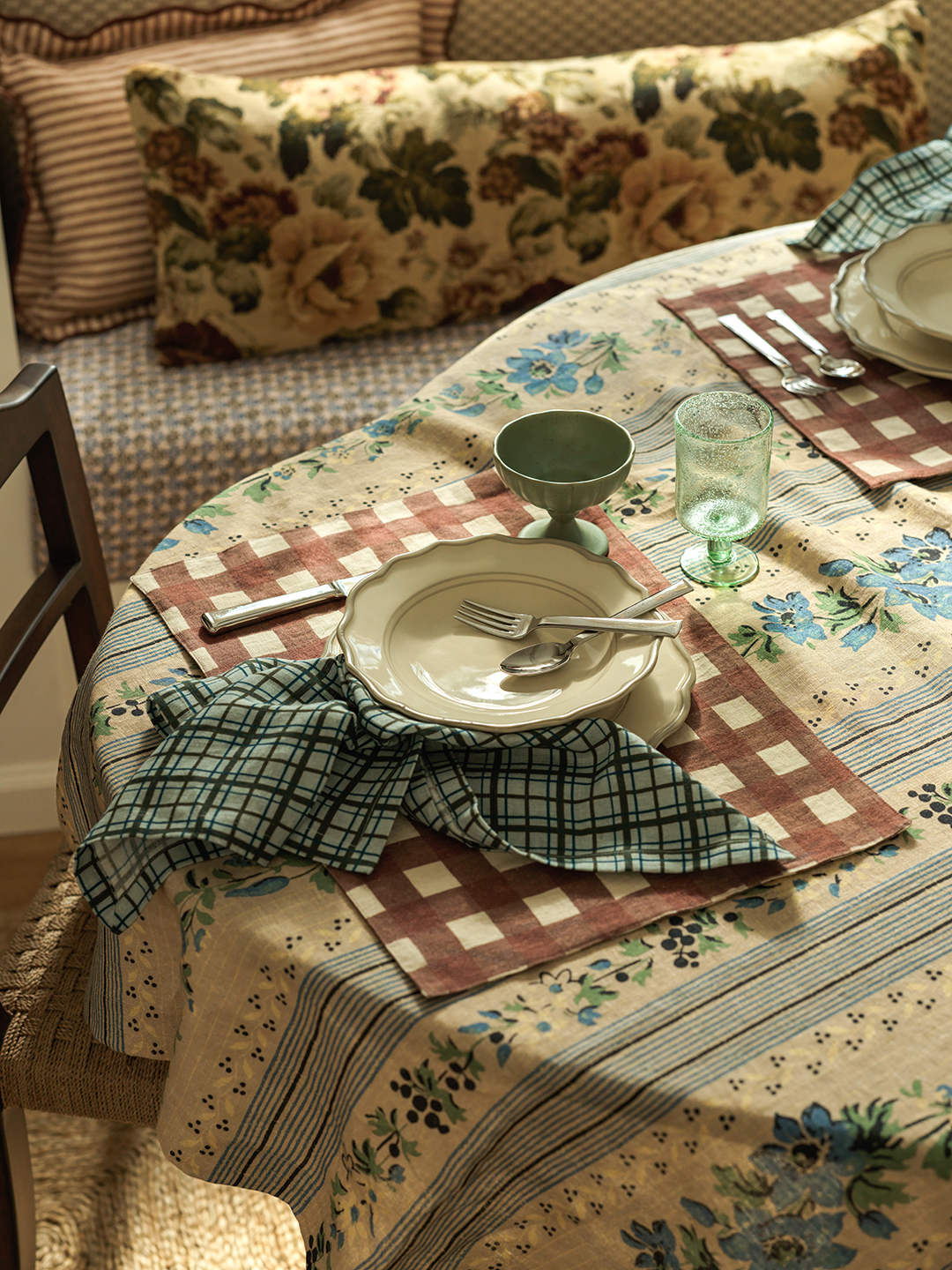 Heidi-Caillier-x-Lulu-and-Georgia-Domino-06