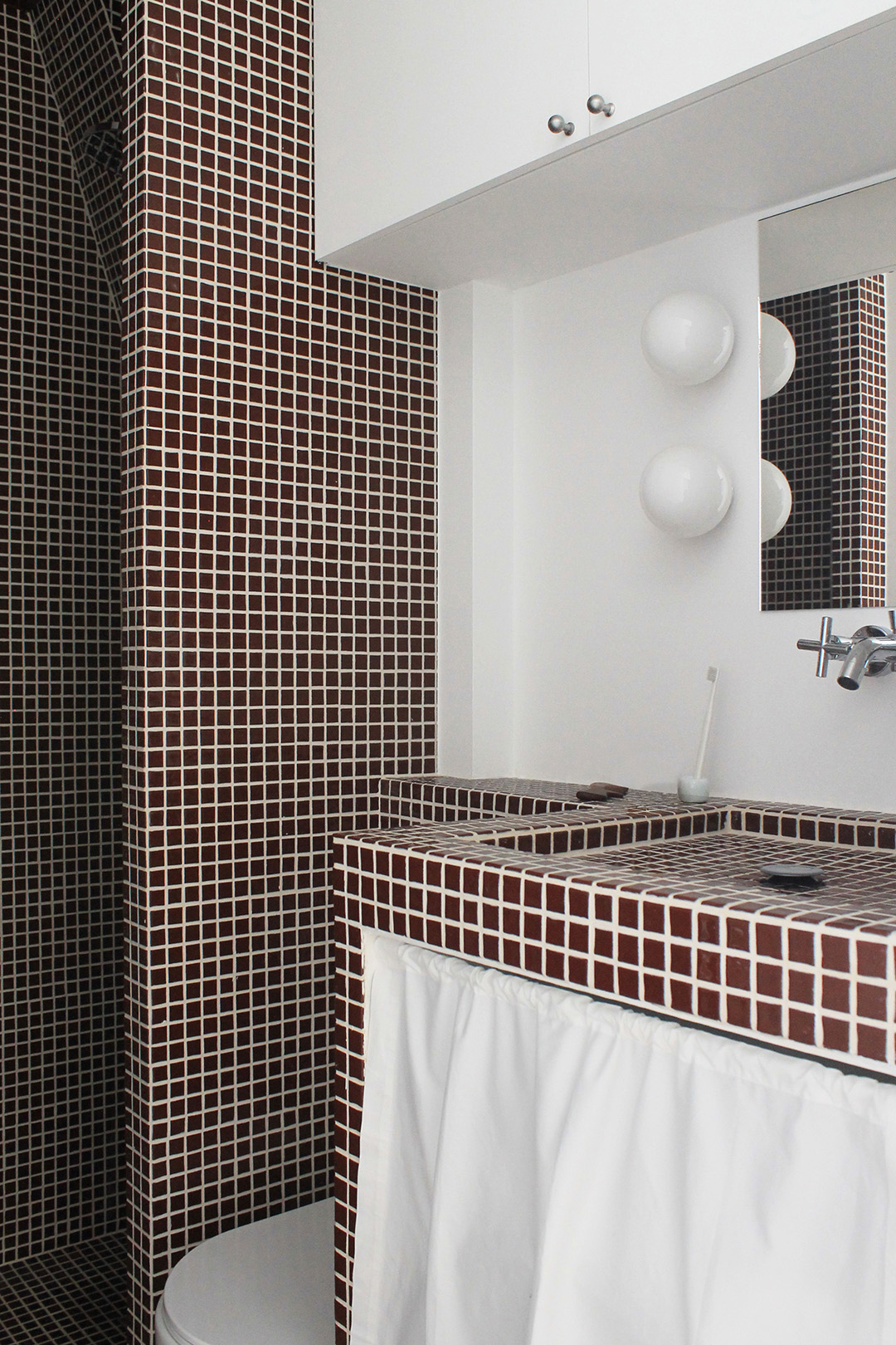 montmartre-paris-bathroom-before-and-after-domino-05