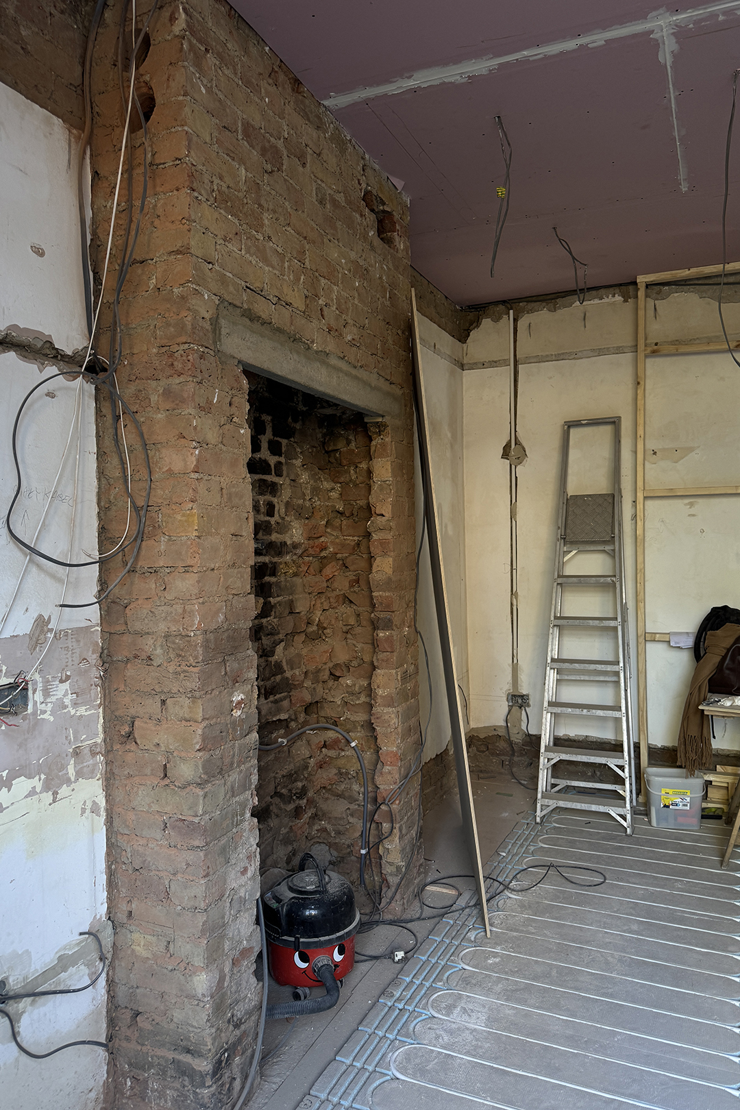 brick hearth that's open In the middle