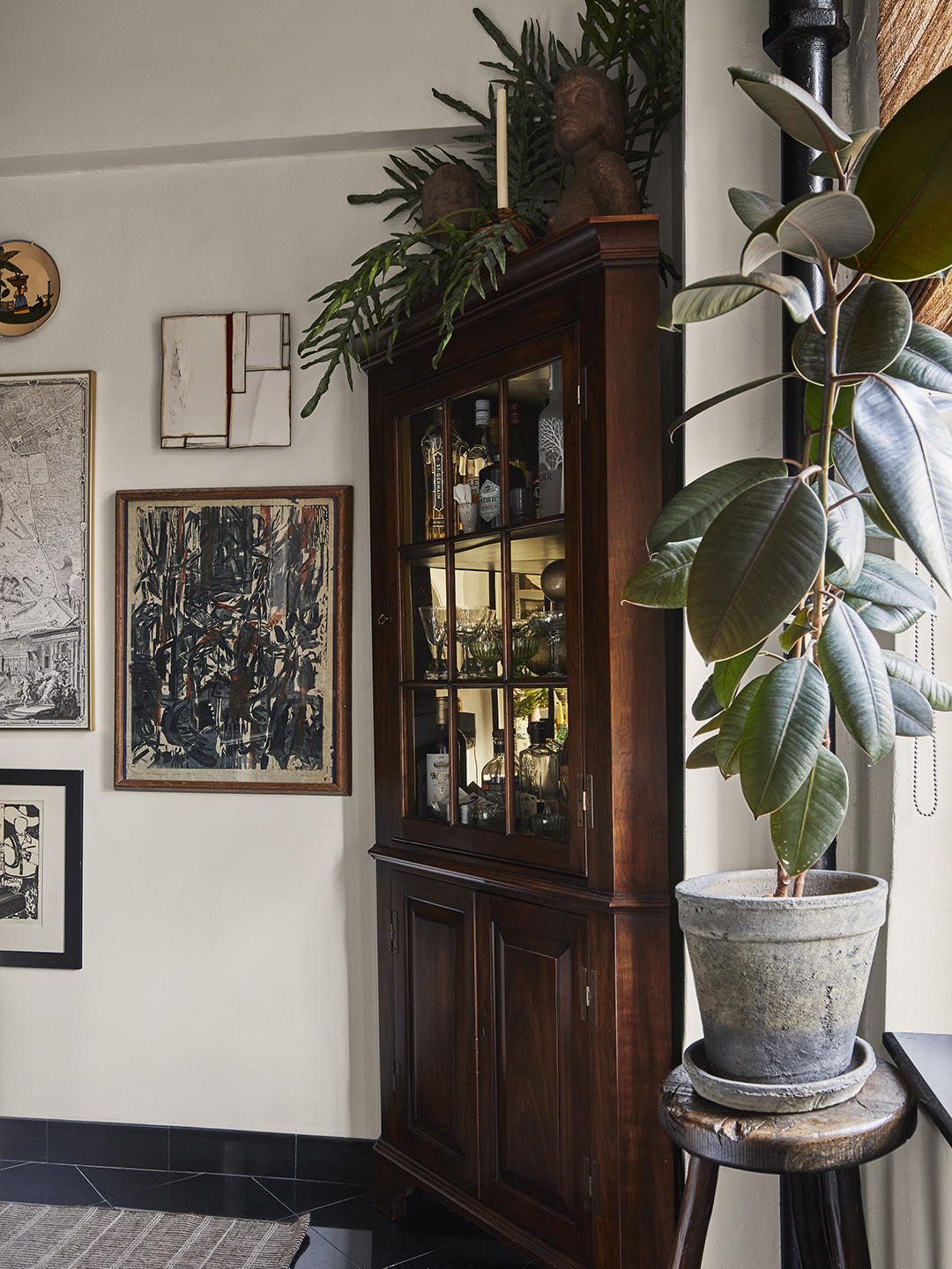 A Little Celestial, A Lot Striking—This Designer's 550-Square-Foot