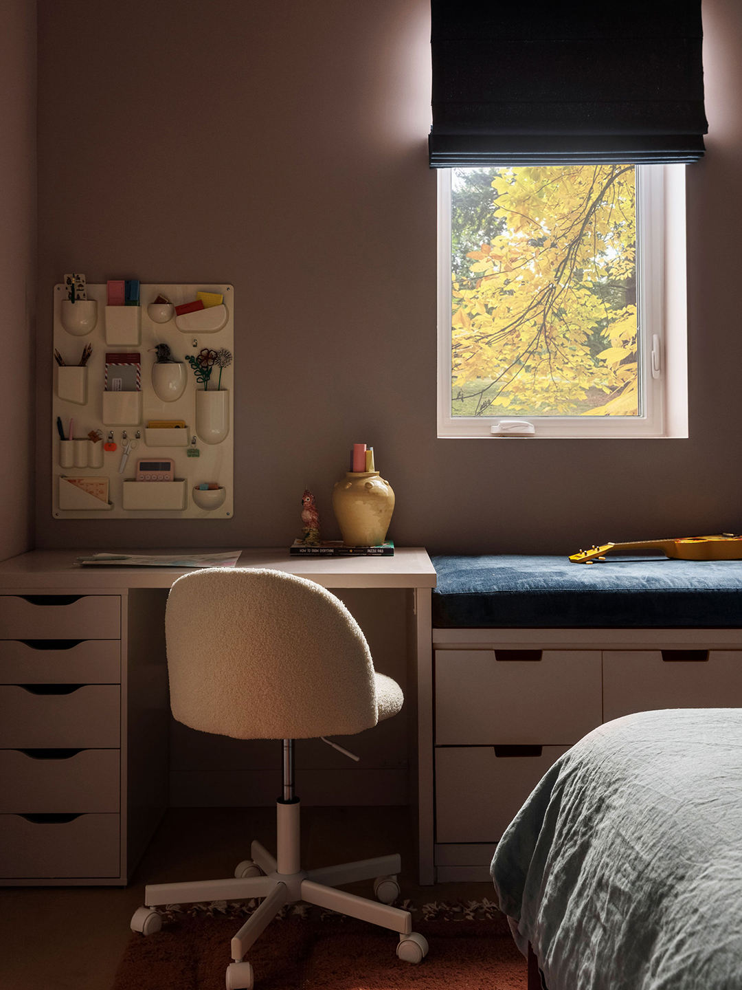 kids room with desk area