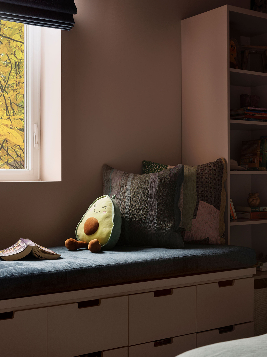 kids room with bench seat and avocado pillow