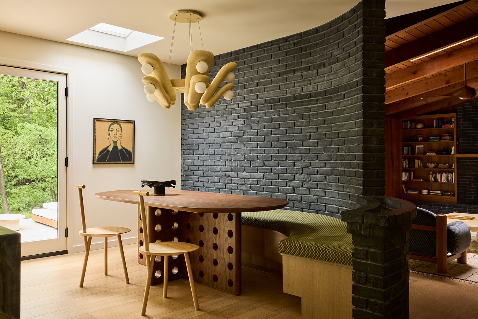 dining nook with curved brick wall and banquette