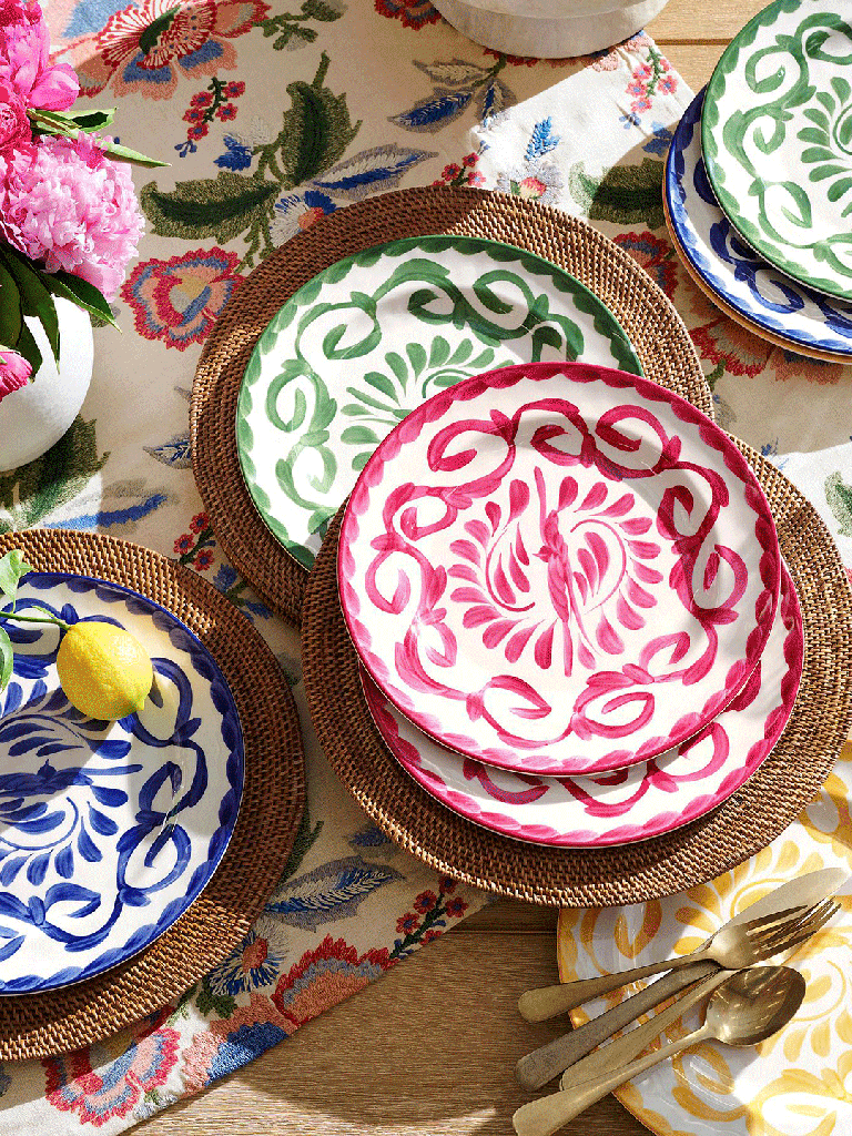 00-FEATURE-Melamine-Dinnerware-Domino