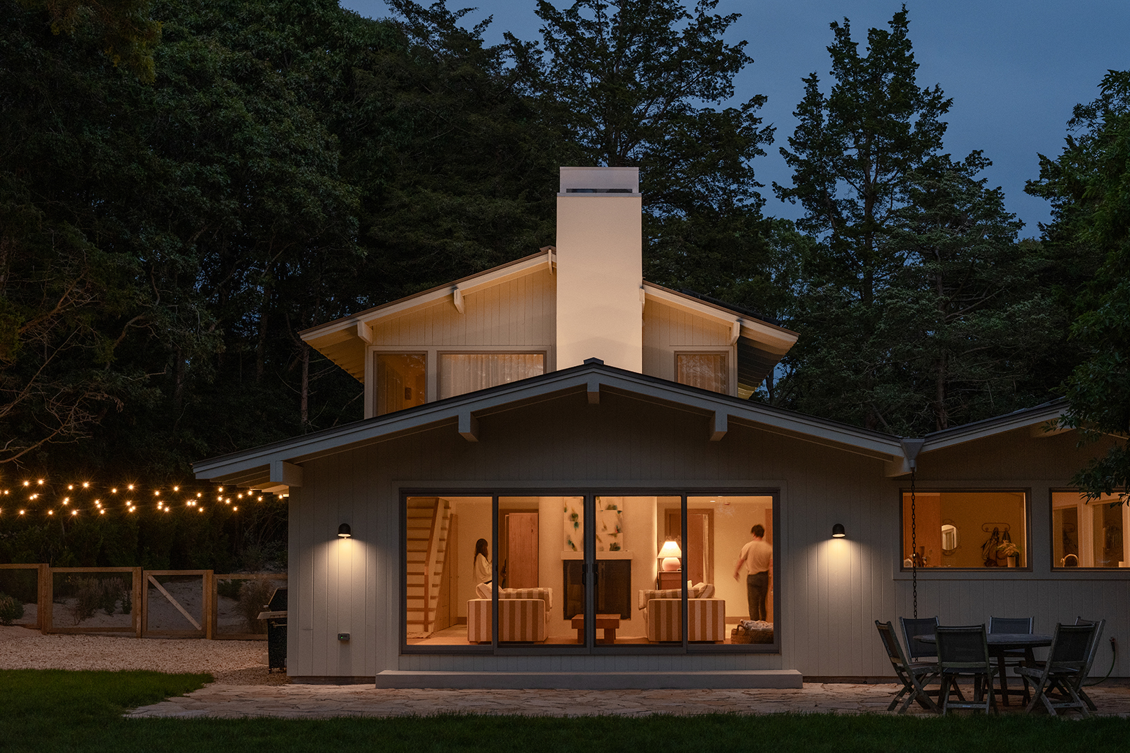 Caroline-Z-Hurley-Home-Tour-Exterior-Back-Domino-08