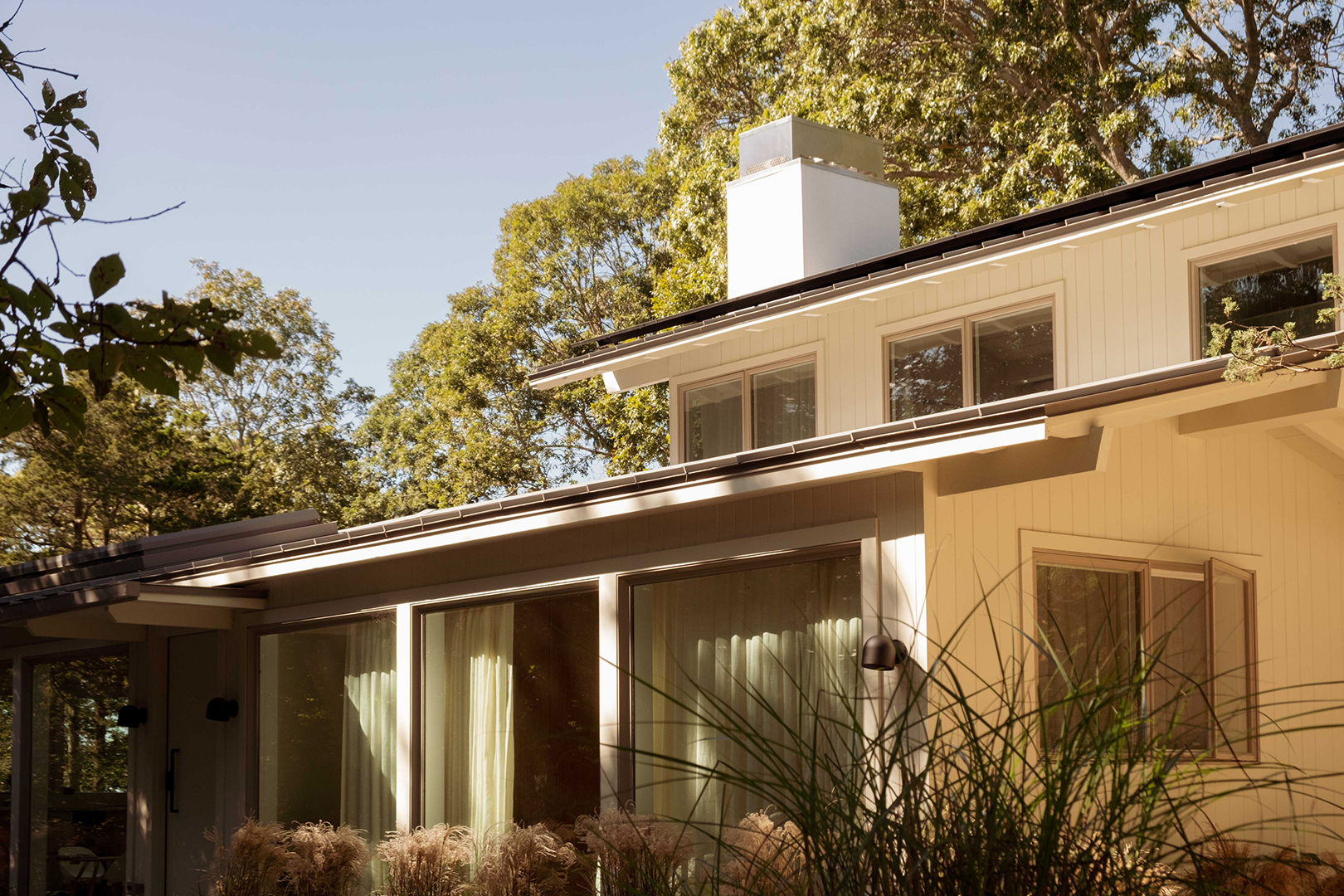 Caroline-Z-Hurley-Home-Tour-Exterior-Domino-04
