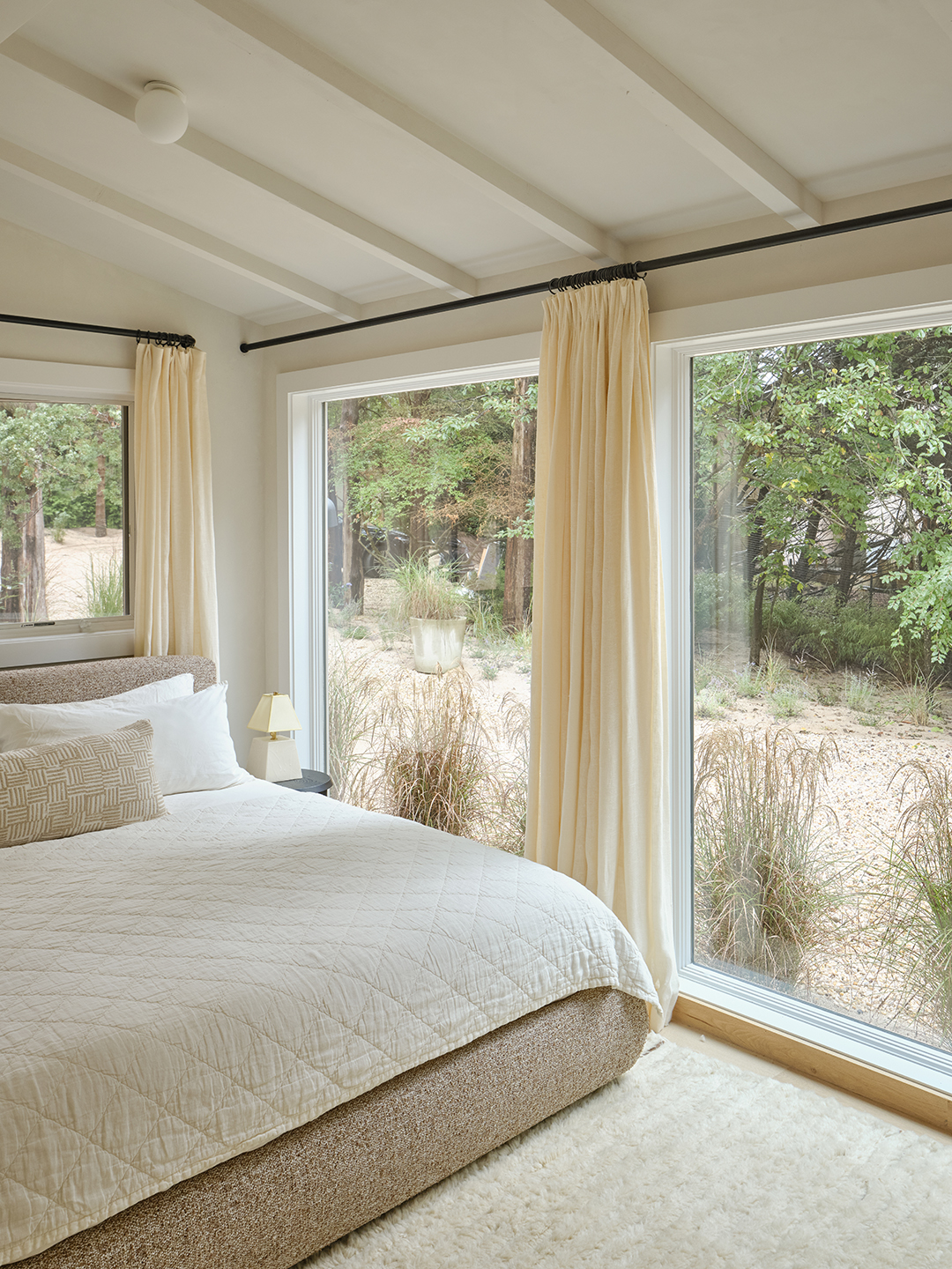 Caroline-Z-Hurley-Home-Tour-Guest-Room-Domino-12