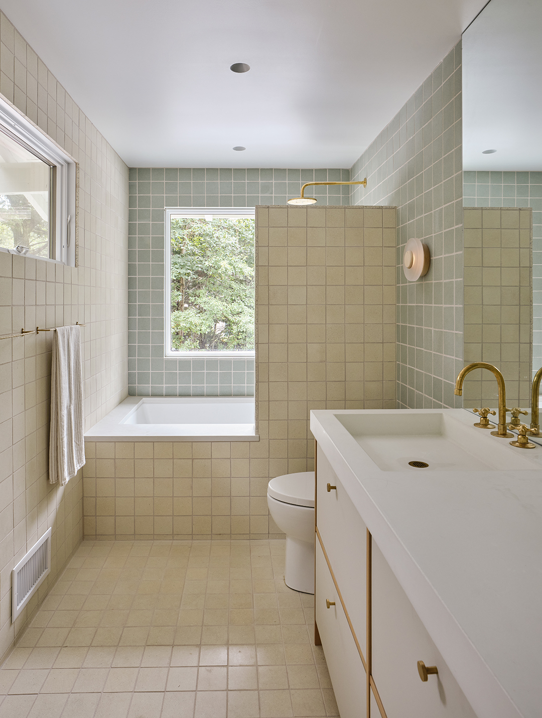 Caroline-Z-Hurley-Home-Tour-Primary-Bathroom-24