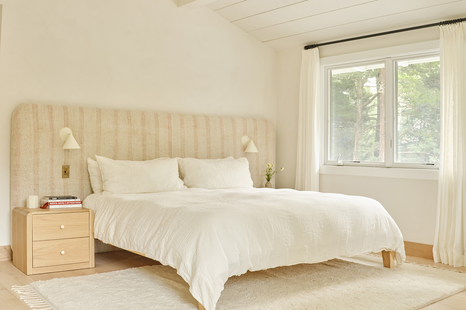 Caroline-Z-Hurley-Home-Tour-Primary-Bedroom-21