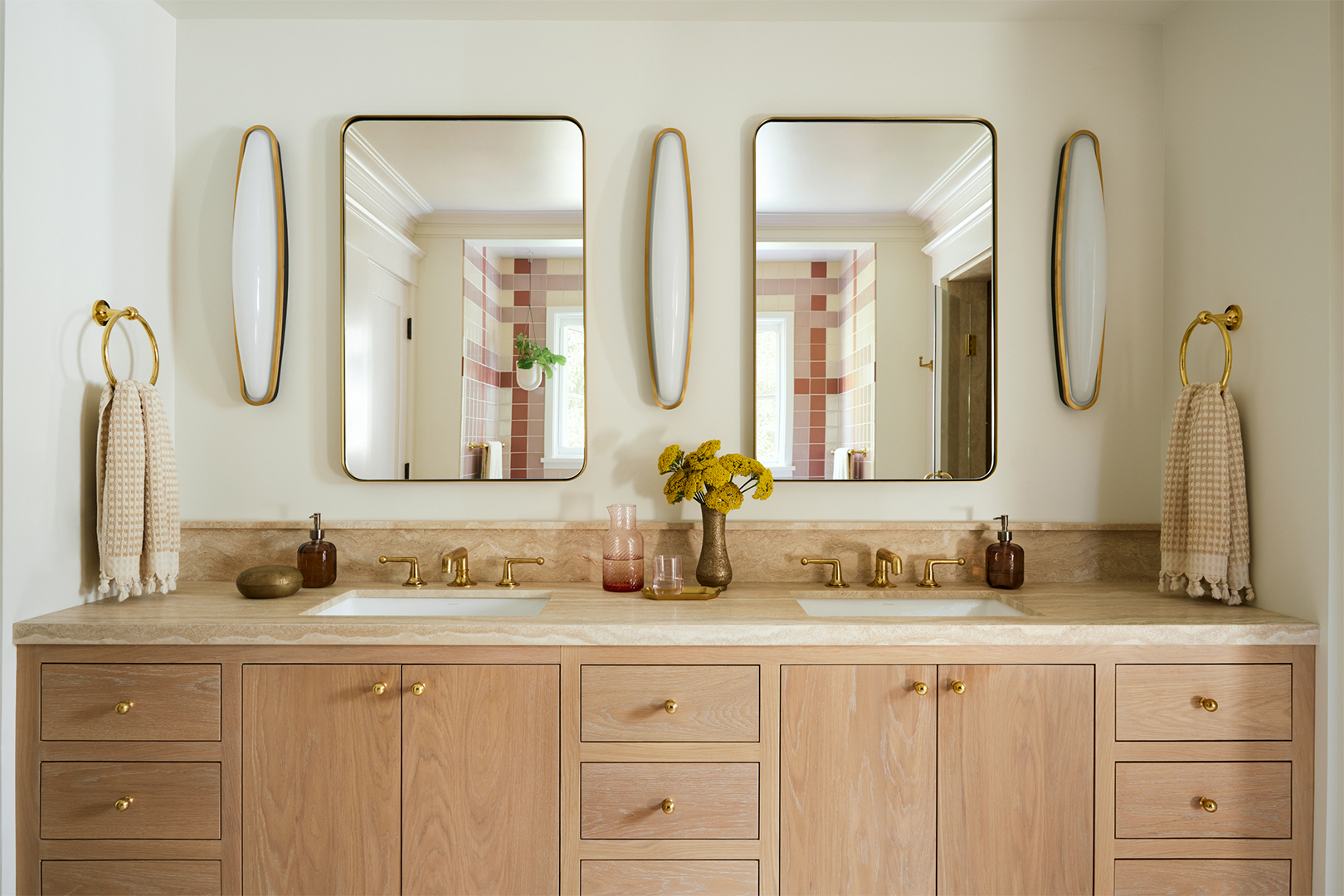 bathroom with twin sinks