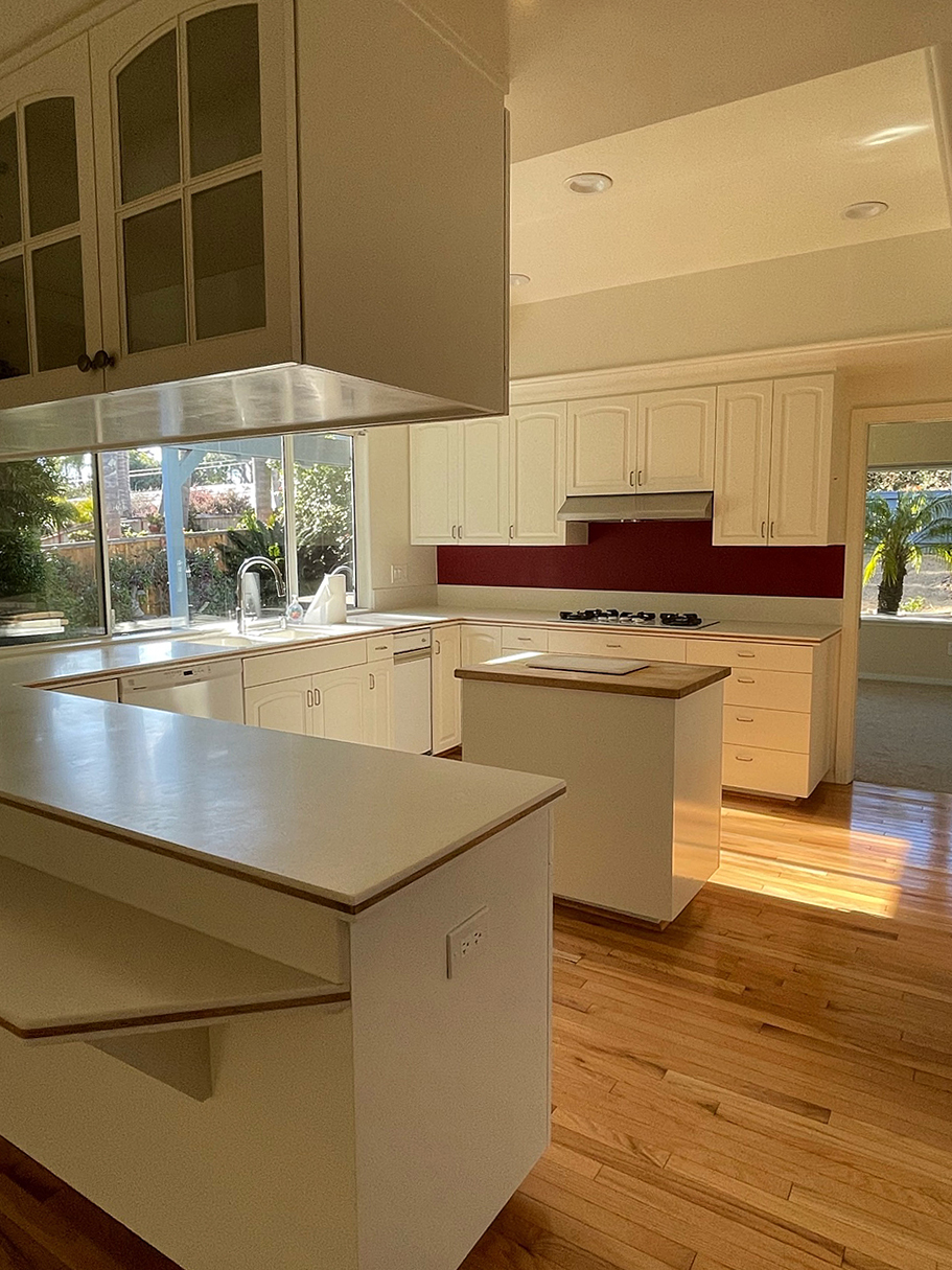 white kitchen pre-renovation