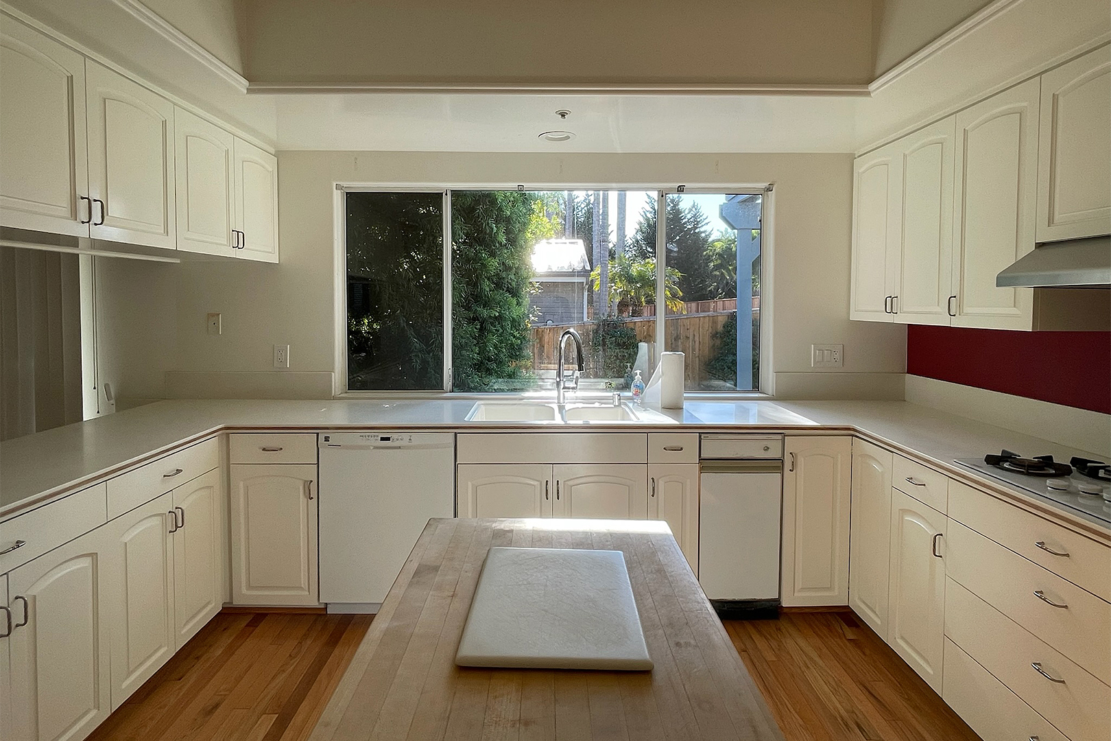 white kitchen pre-renovation