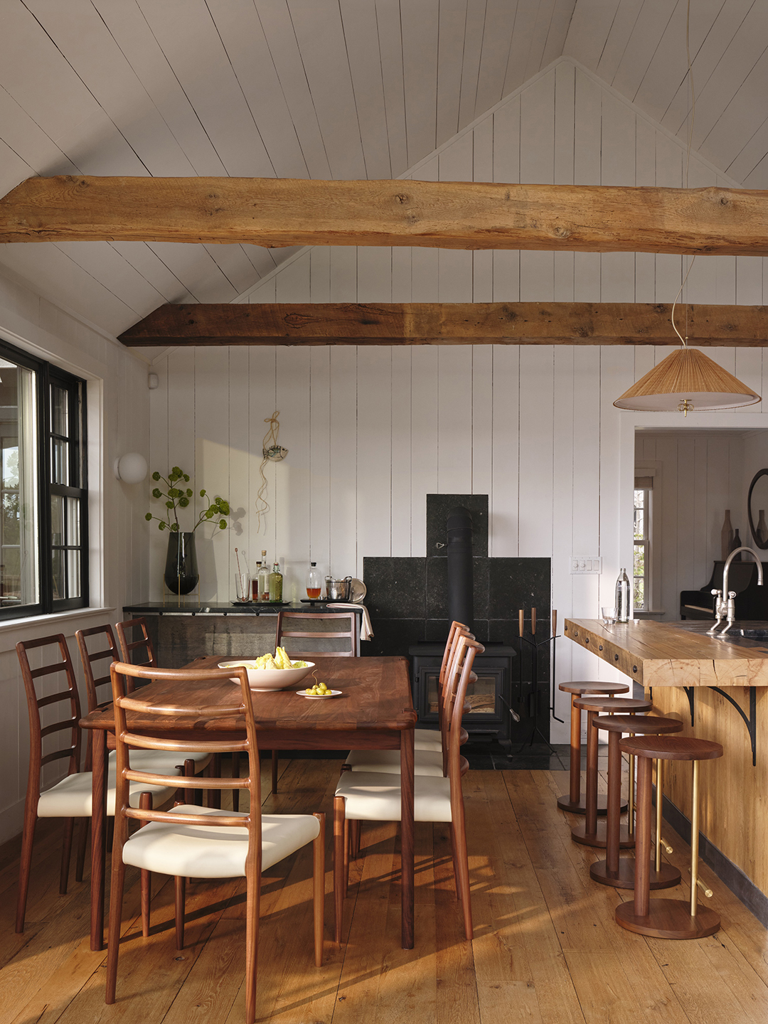 eat-in area of kitchen