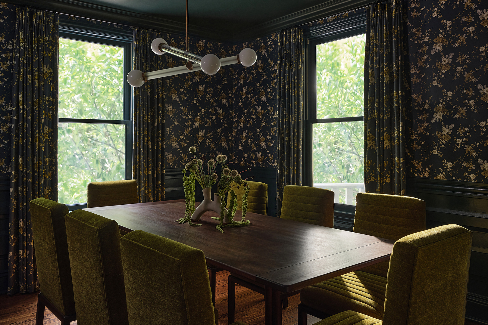 dining room with wallpaper and matching curtains
