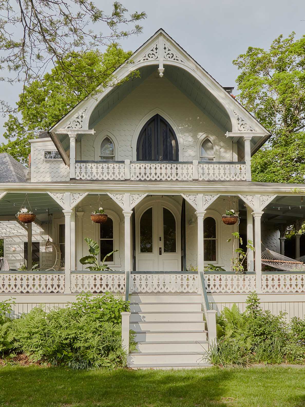 How-to-Get-Your-Yard-Ready-for-Sale-Let-Architecture-Shine-domino