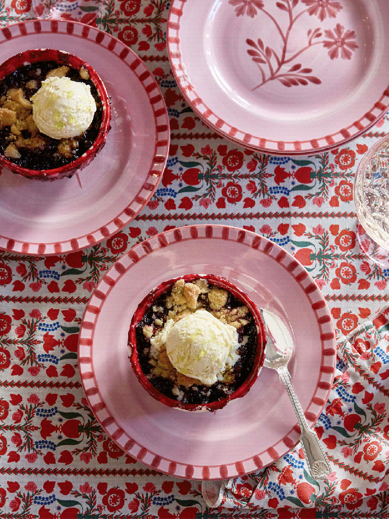 patterned-dinnerware-domino