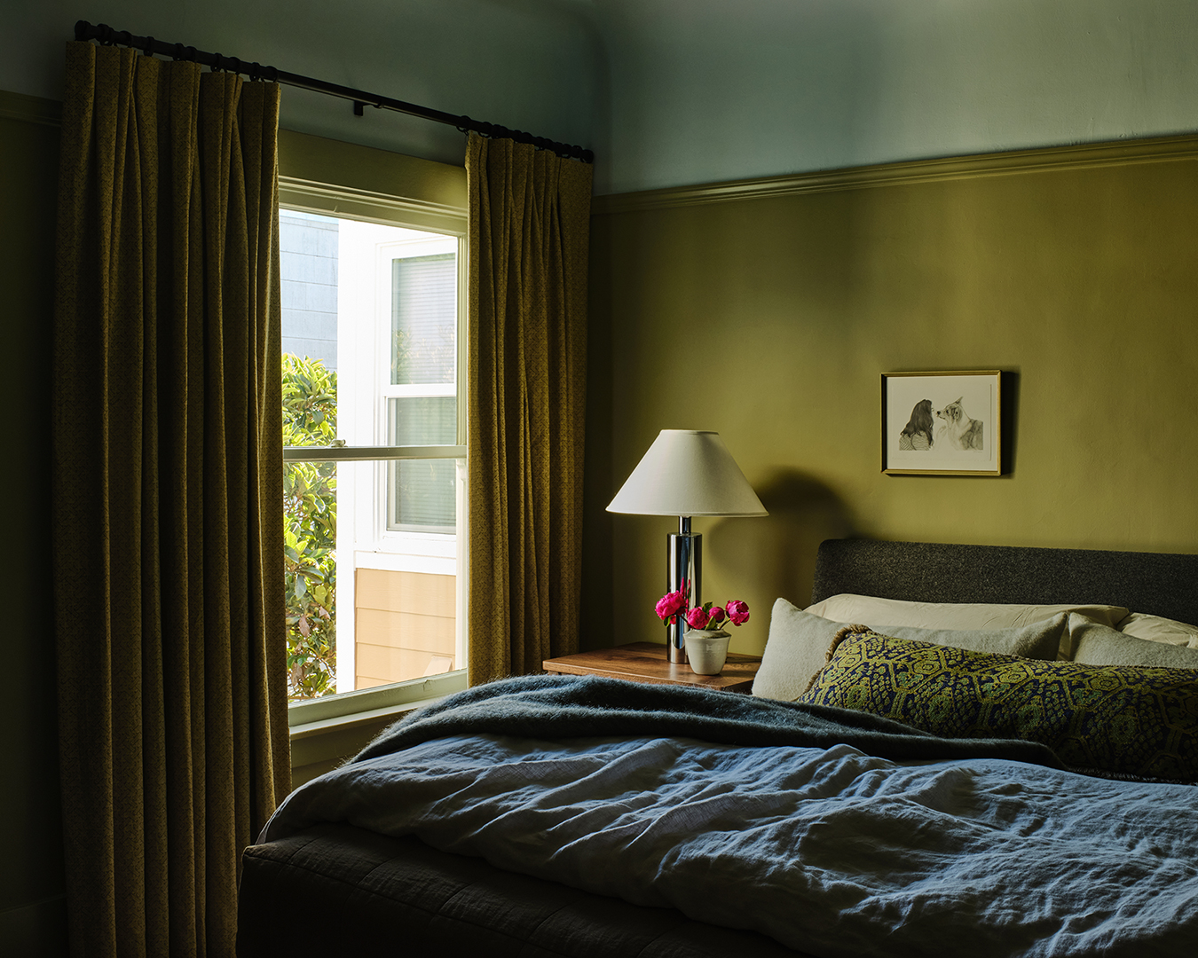 olive green bedroom with blue ceiling