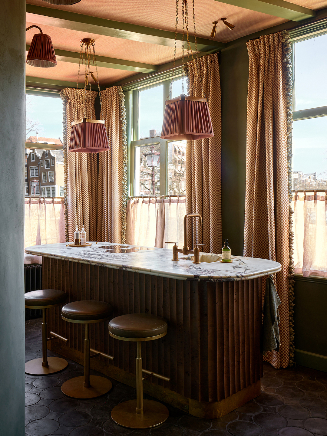 Vibrant-Amsterdam-Home-Tour-Domino-08
