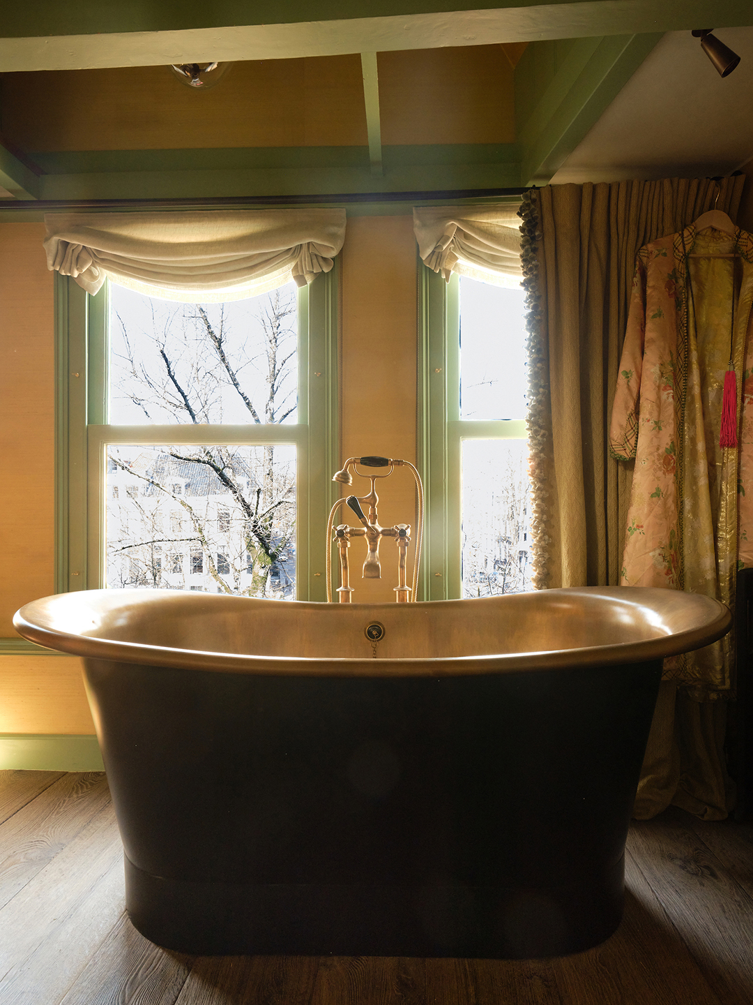 Vibrant-Amsterdam-Home-Tour-Domino-12