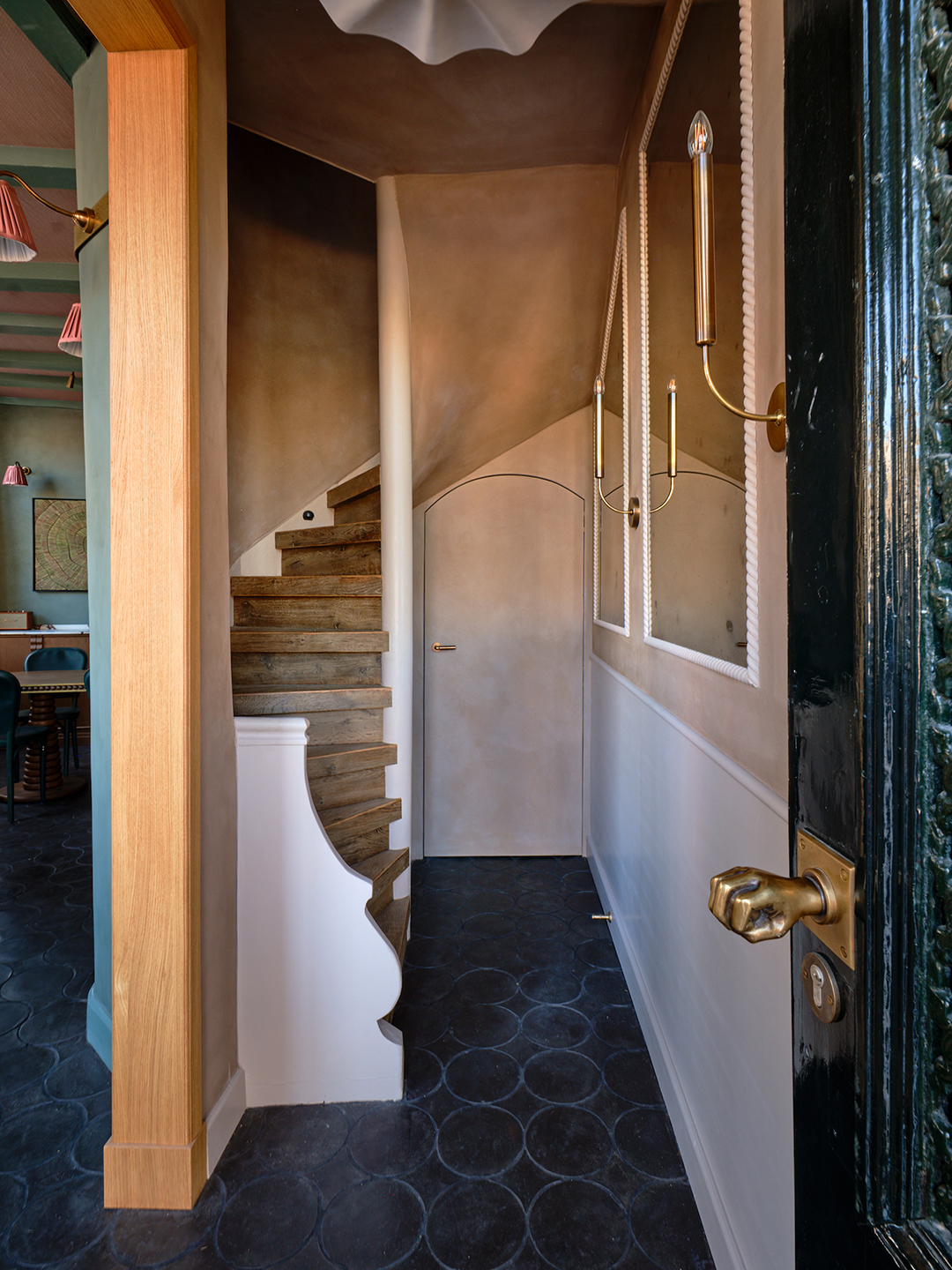 Vibrant-Amsterdam-Home-Tour-Domino-17