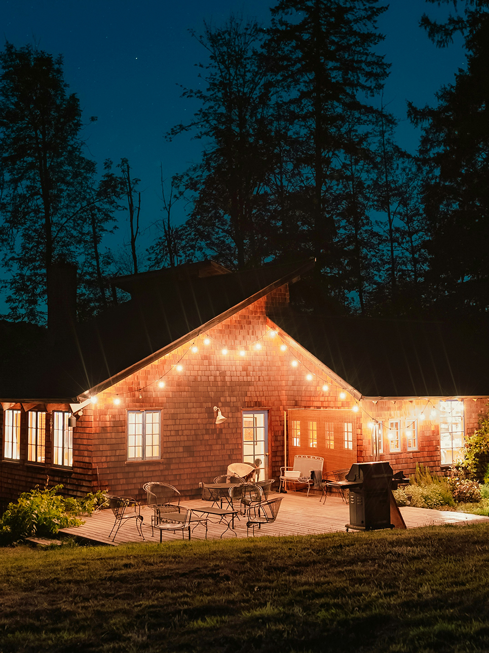 string lights around house roof