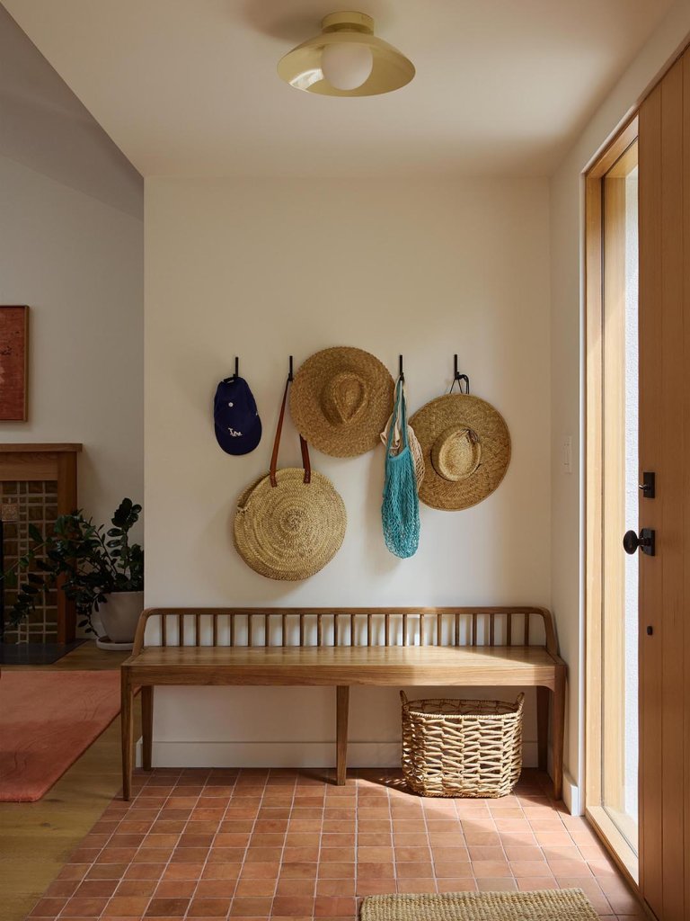 00-FEATURE-LA-Craftsman-By-Laun-Home-Tour-Domino-02