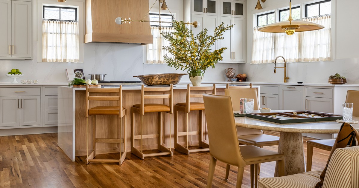 An Atlanta Designer Deconstructs the Layout of a Surprisingly Cozy Open-Concept Room