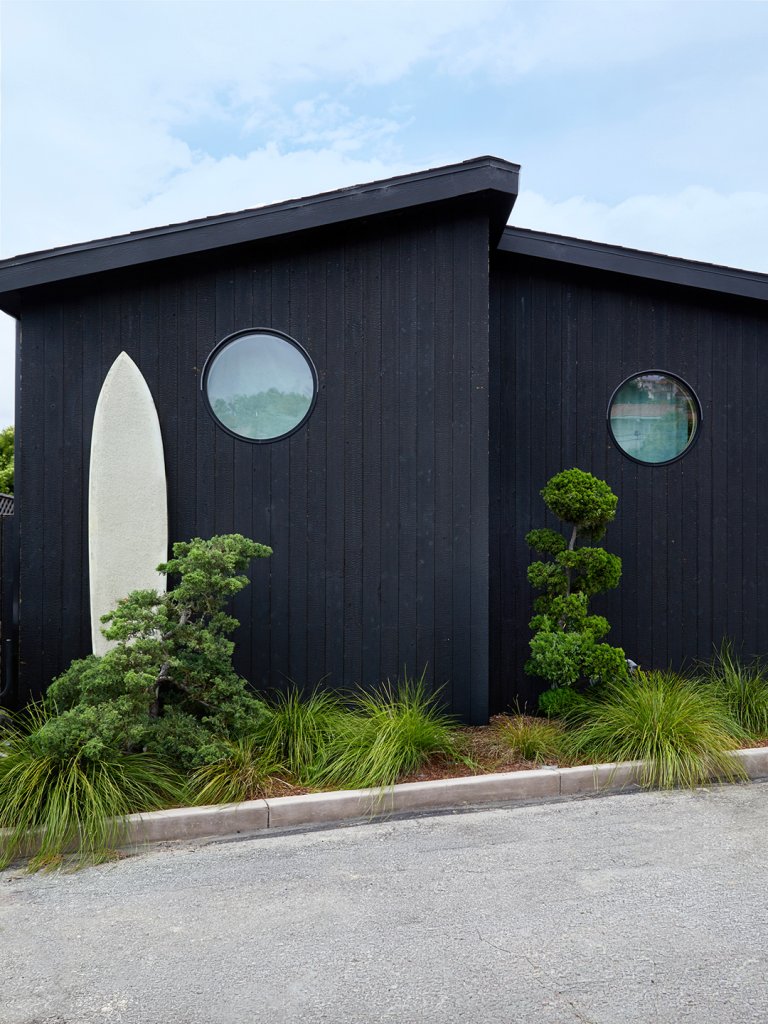 00-FEATURE-Modern-LA-Beach-Cottage-Home-Tour-Domino-03