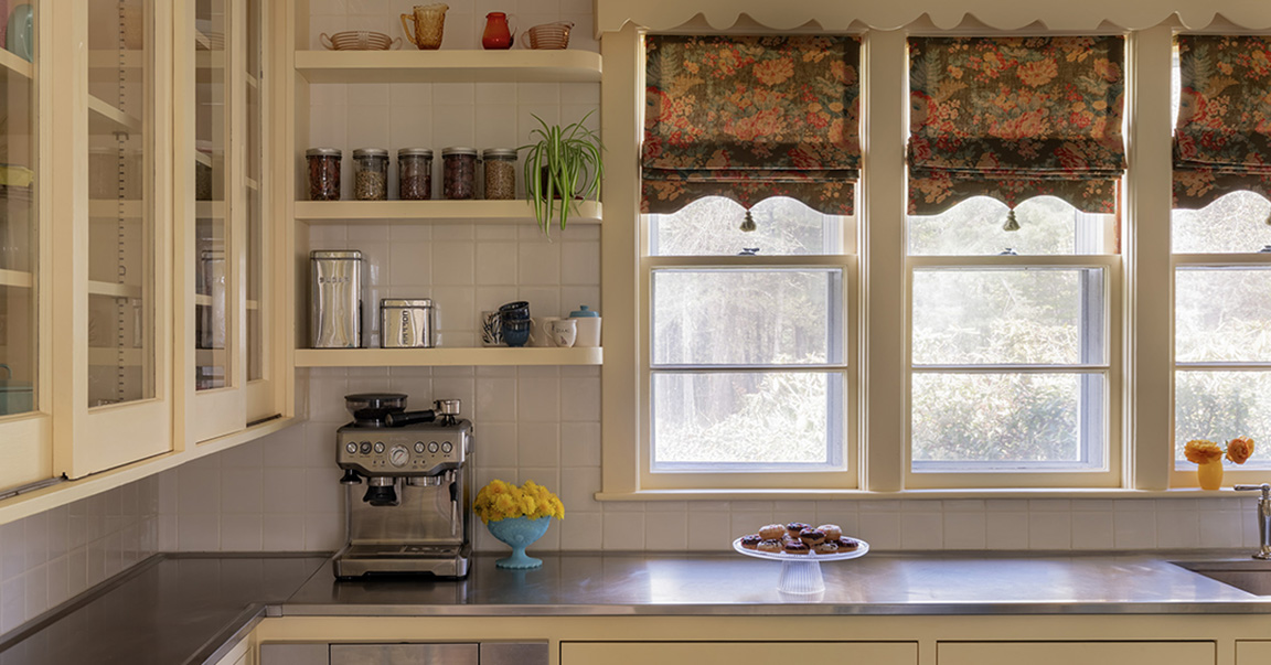 Before & After: A New Hampshire Kitchen Channels a Cheerful 1940s Diner