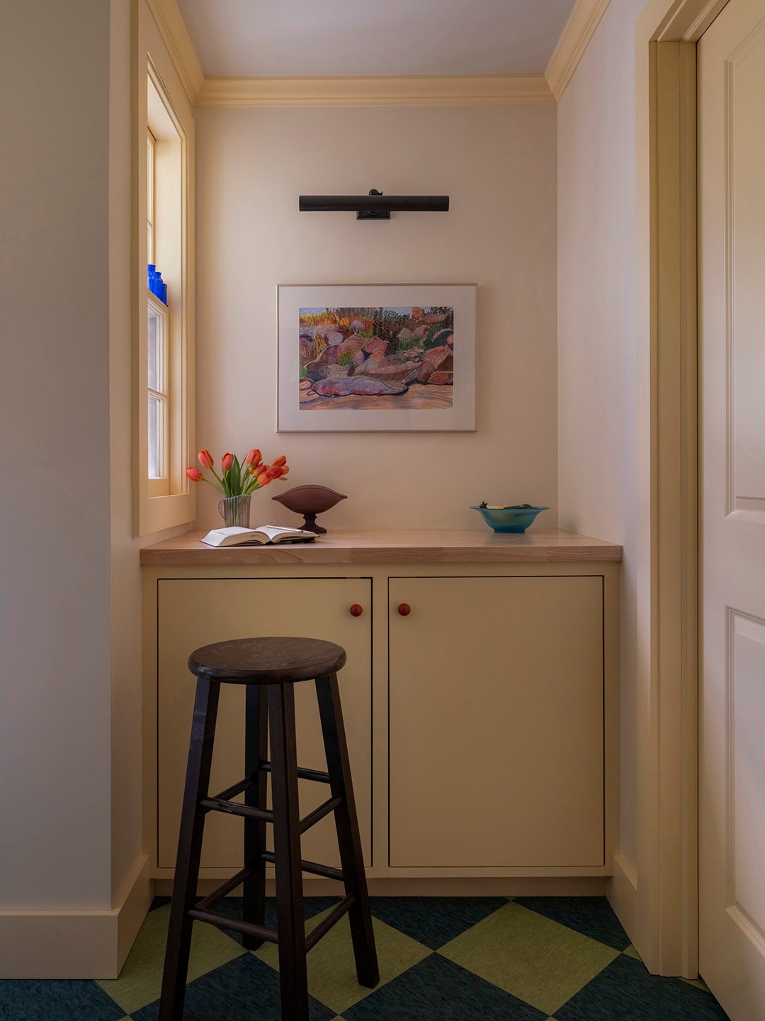 counter nook with stool