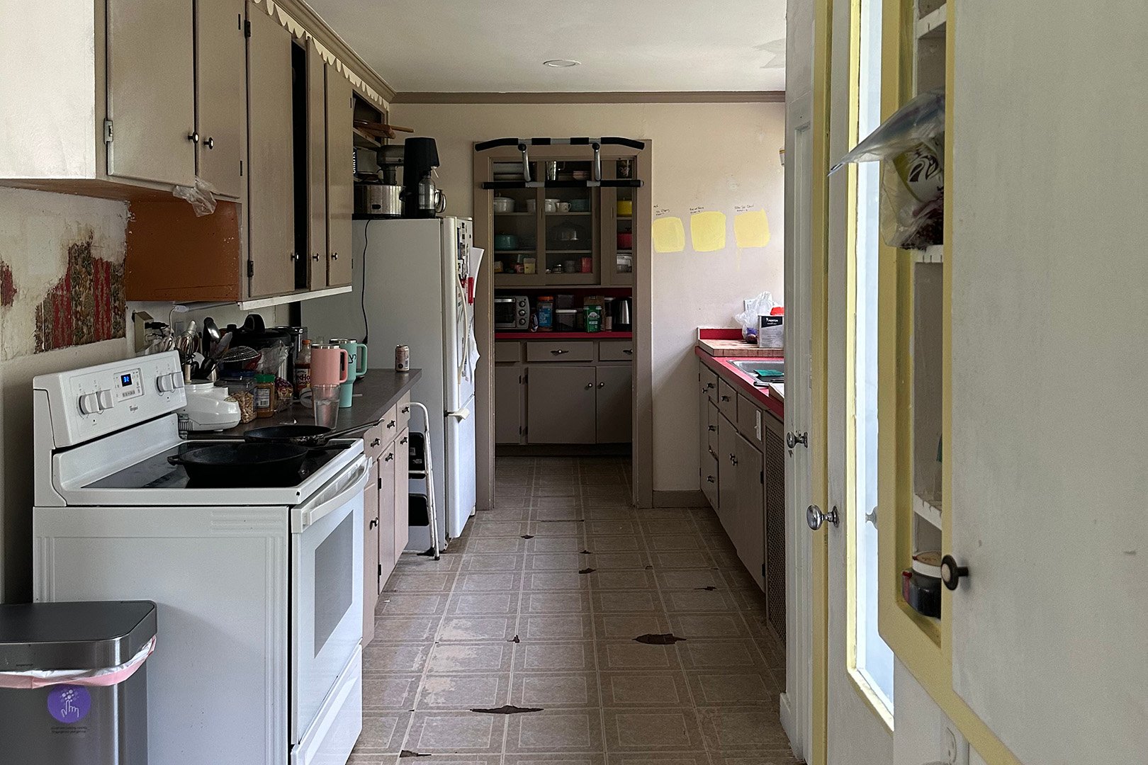 kitchen pre-renovation
