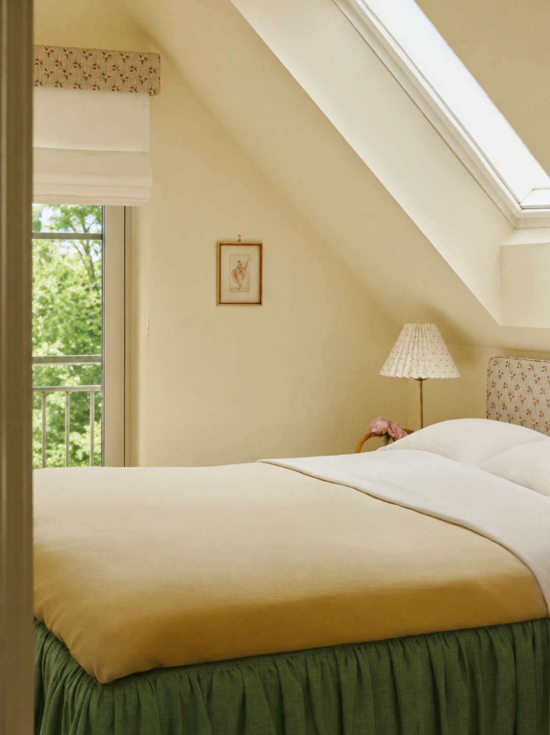 yellow bedroom