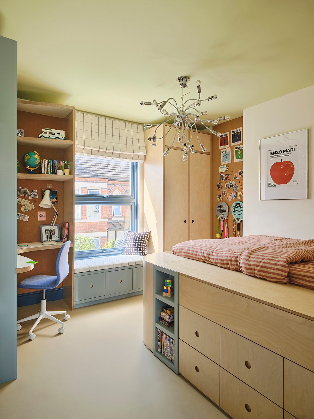 teen room platform bed