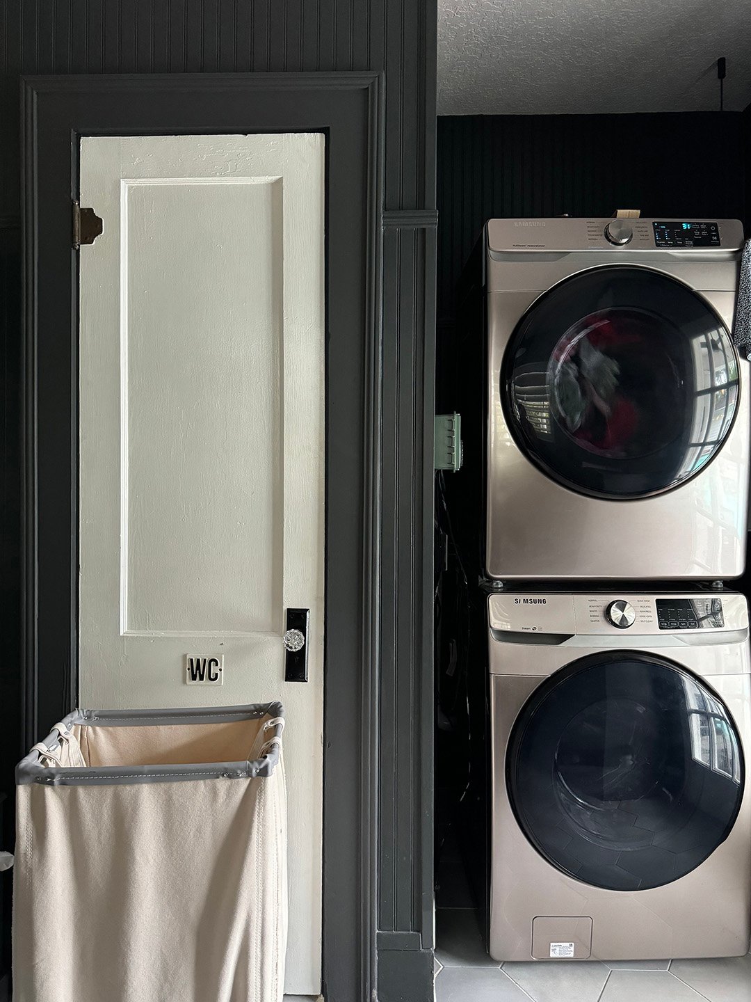 black laundry room