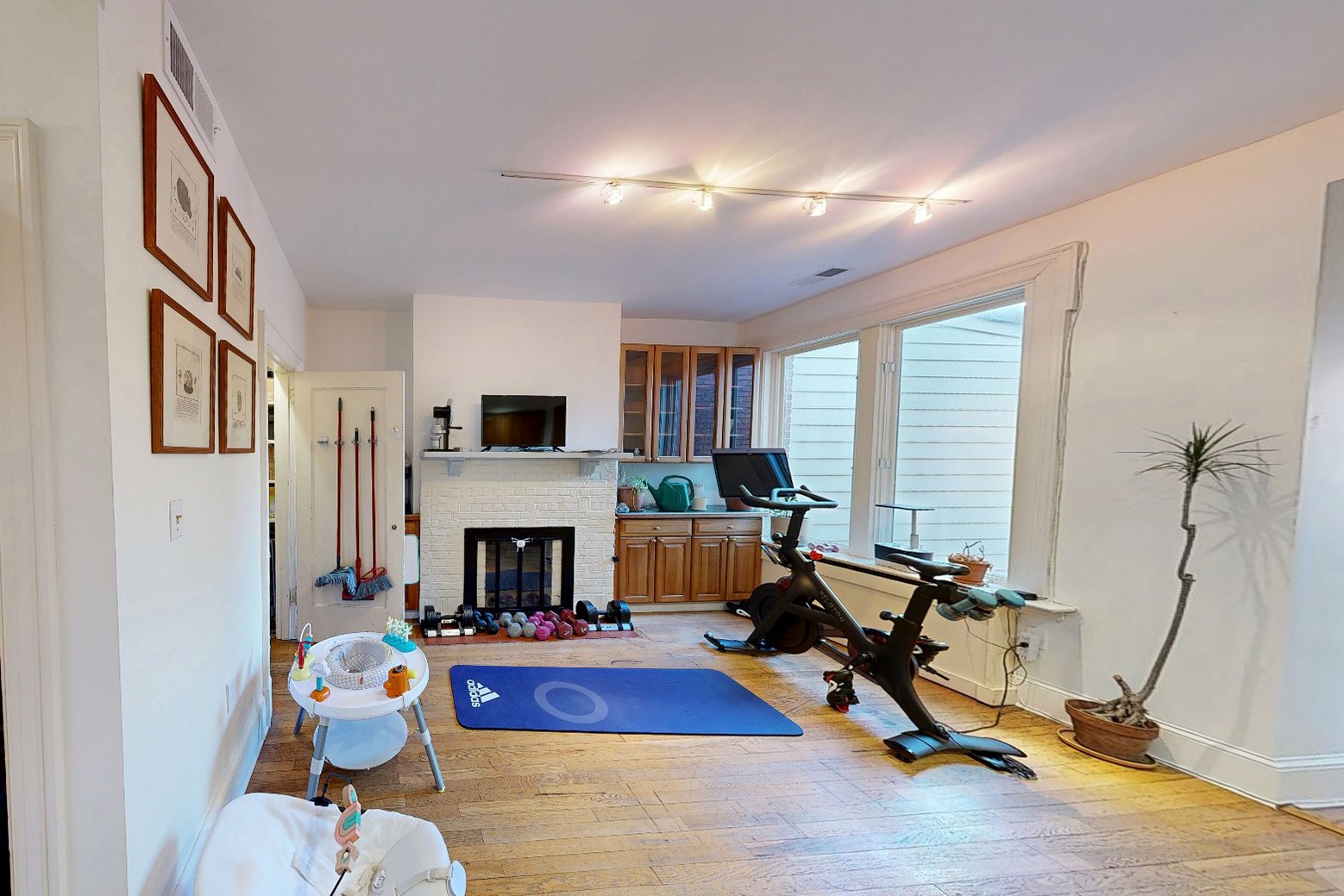 workout room, pre-renovation
