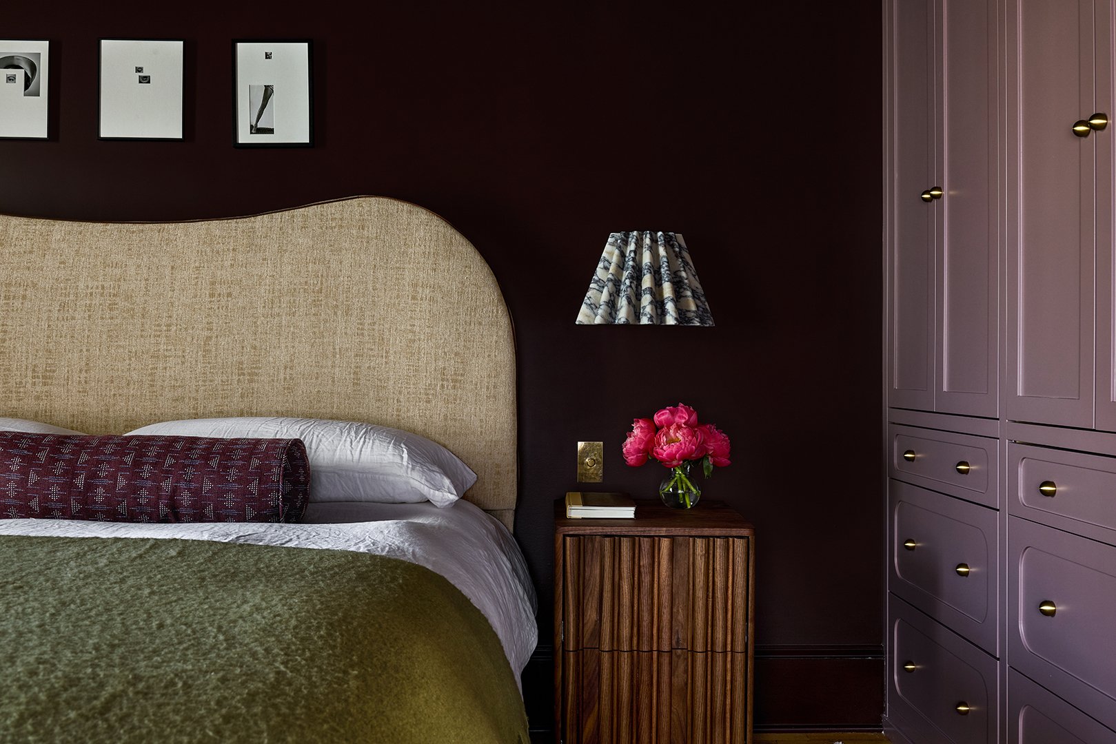 primary suite with purple walls
