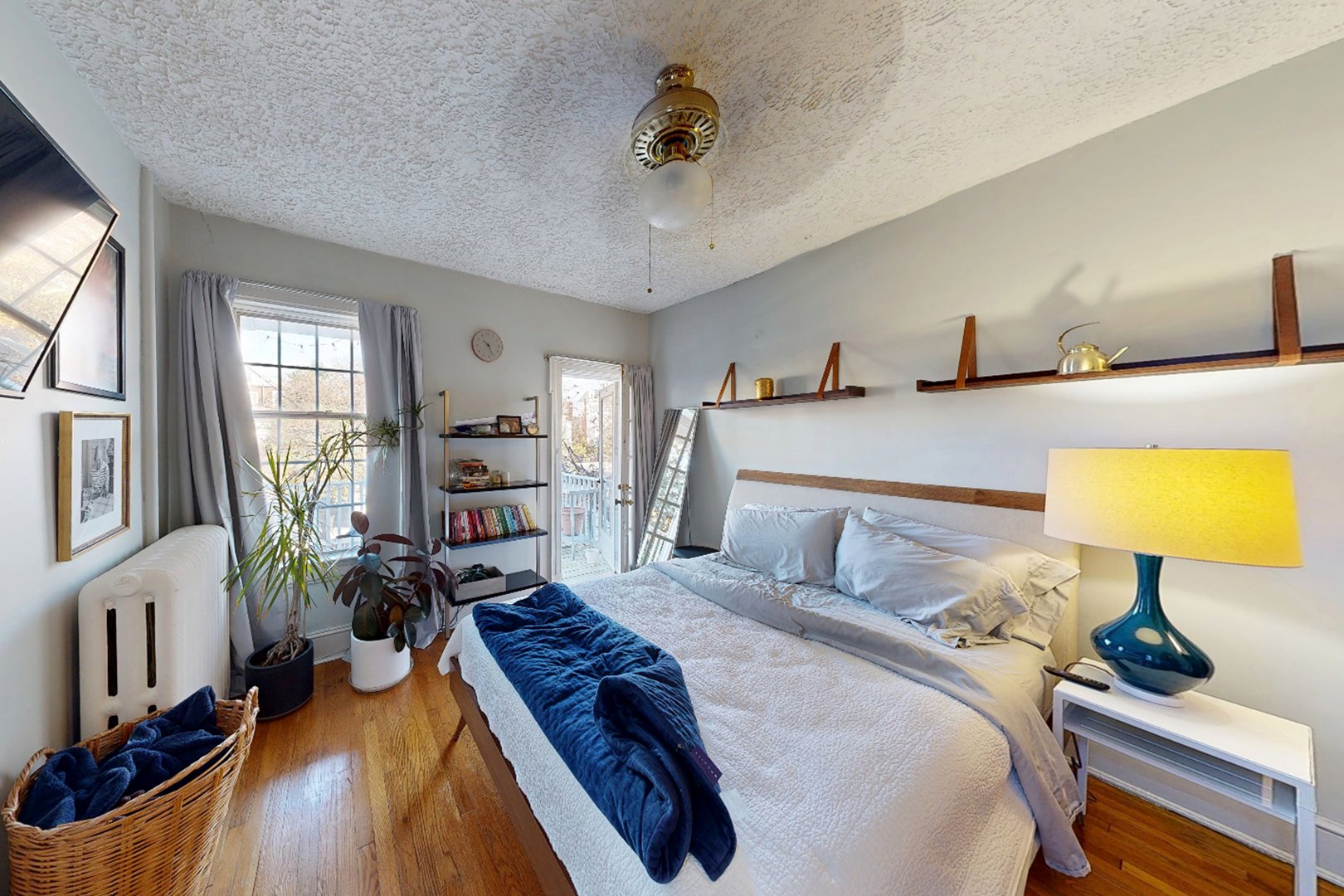 white bedroom pre-renovation