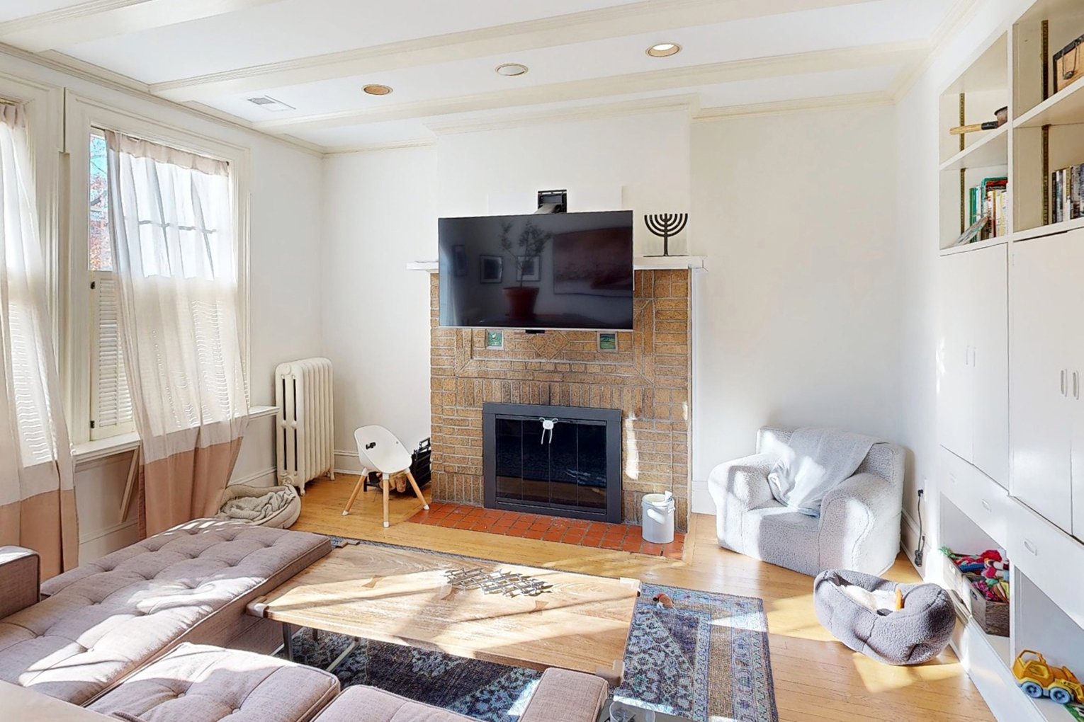 family room pre-renovation