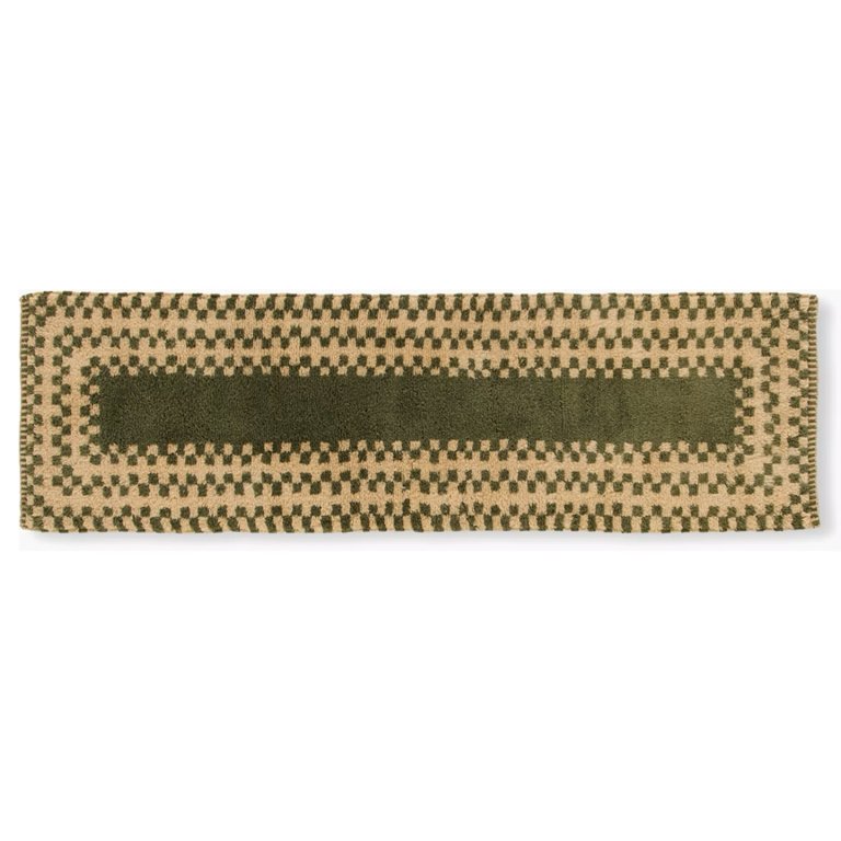 green and tan runner