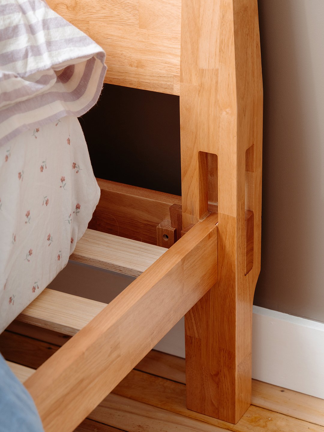 wood bed frame joinery