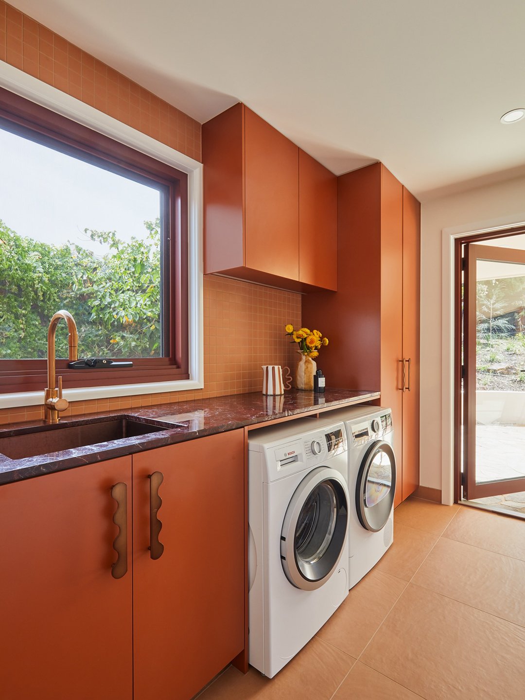 Hybrid-Laundry-Rooms-Domino-01