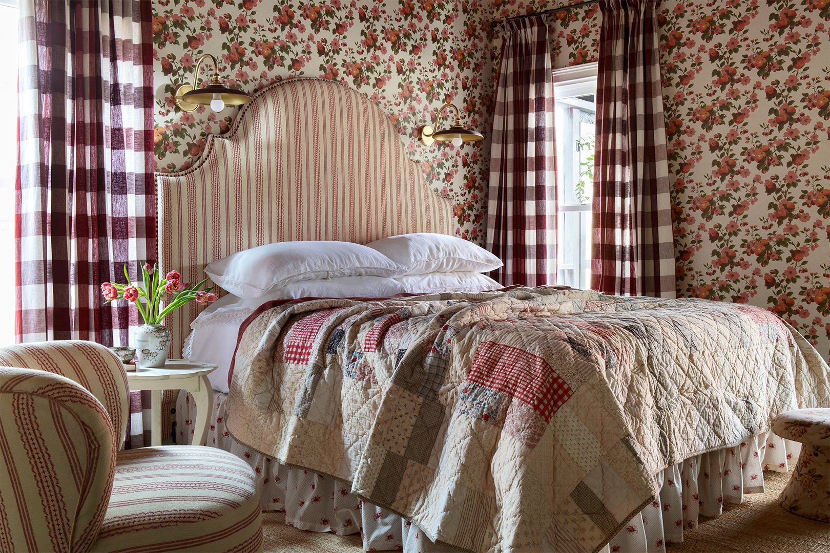 red floral wallpaper bedroom
