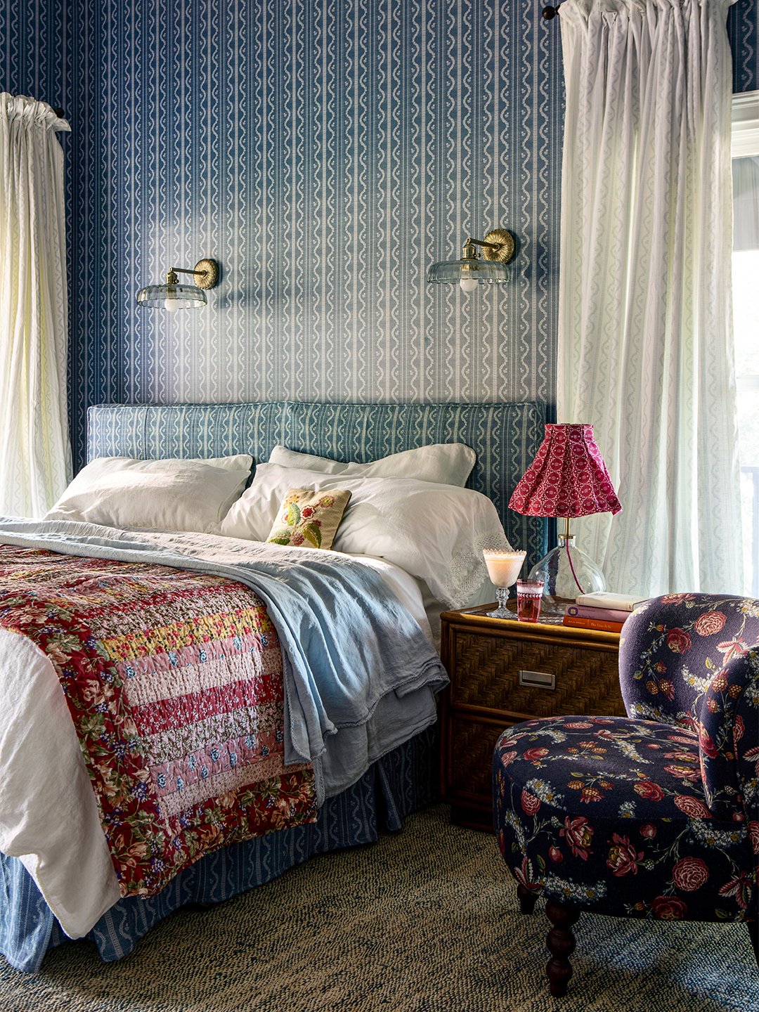 blue wallpaper bedroom