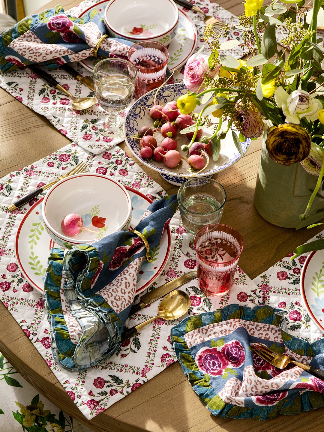 floral table setting