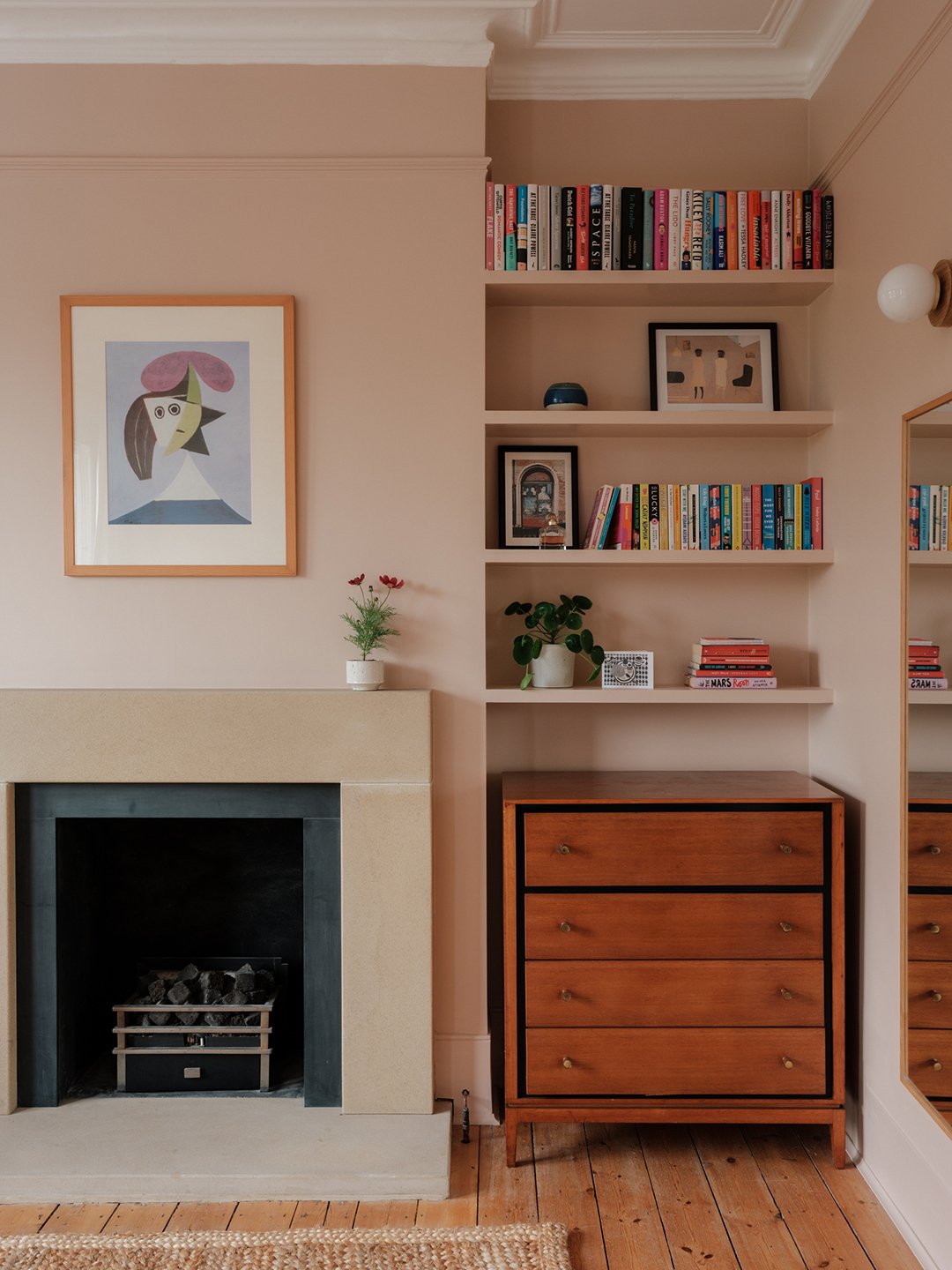 pink bedromo shelves