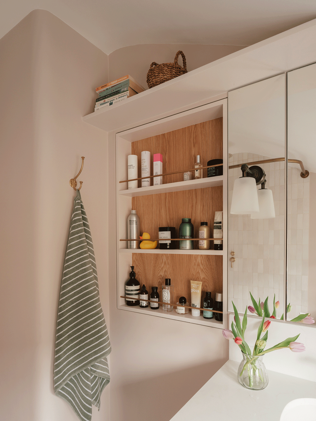 bathroom open shelving