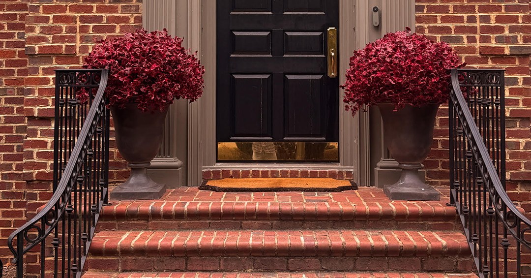 The $25 Secret to Chris Loves Julia’s Extra-Lush Fall Pots