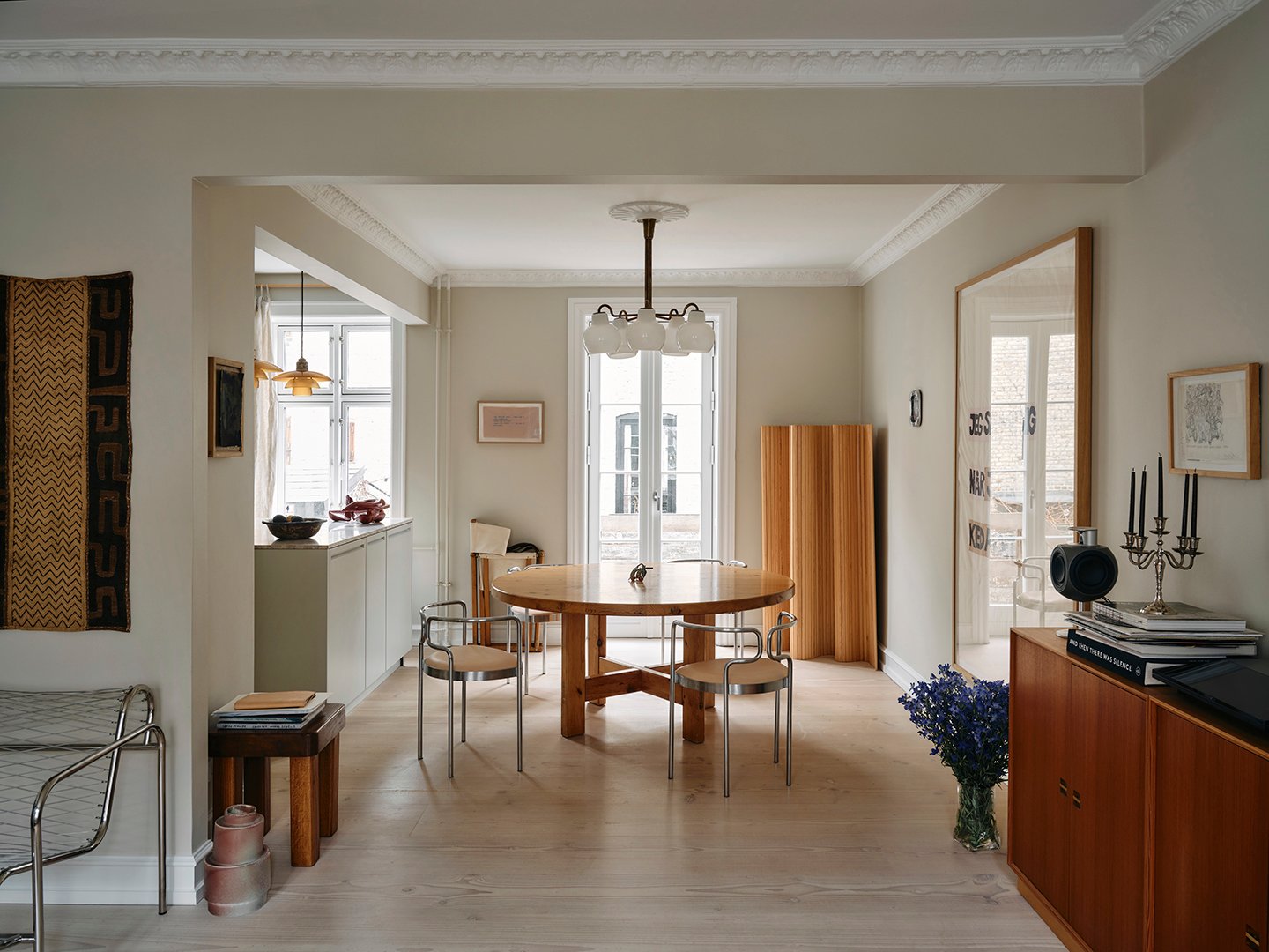 round dining table in open kitchen
